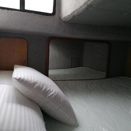 Sejour Insolite Sur Un Yacht. Bateau Hotel A Quai. La Rochelle  Exteriér fotografie