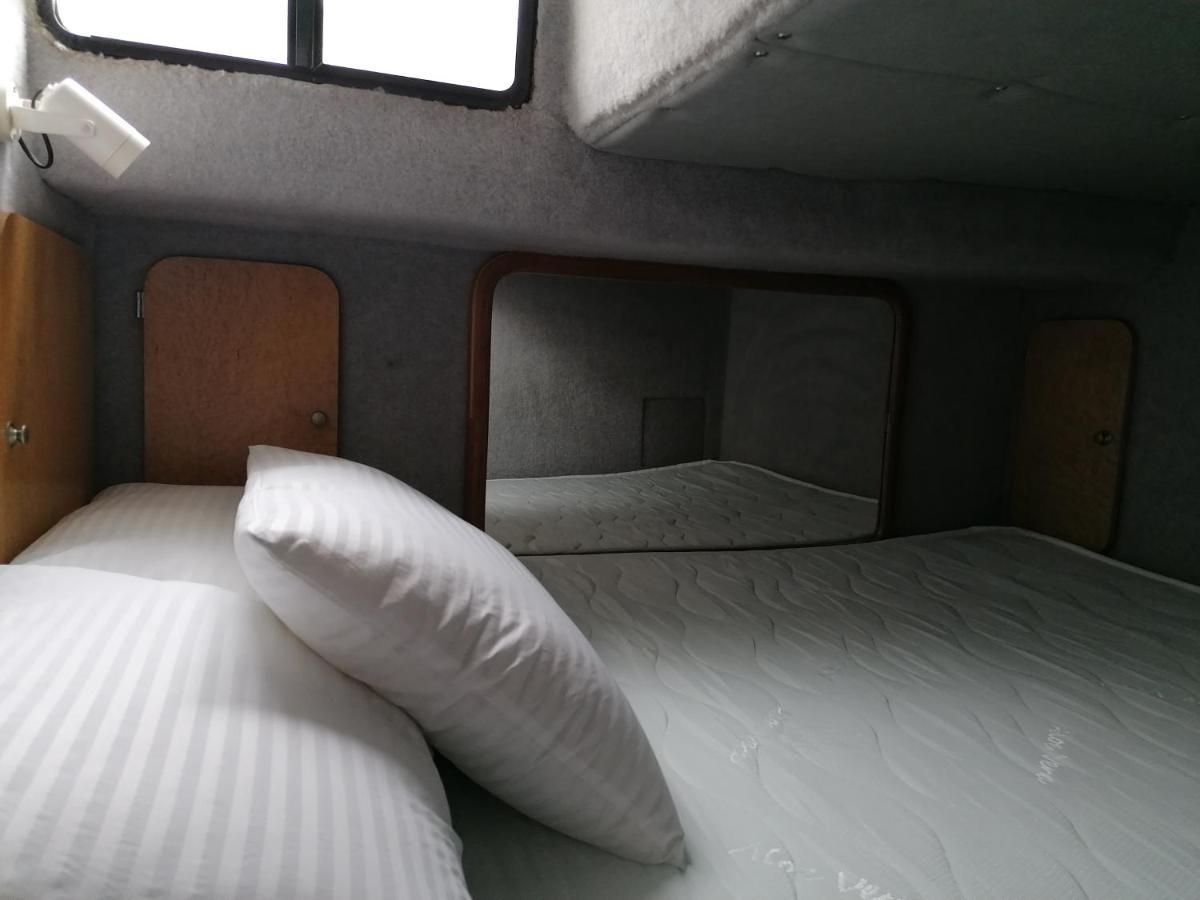 Sejour Insolite Sur Un Yacht. Bateau Hotel A Quai. La Rochelle  Exteriér fotografie