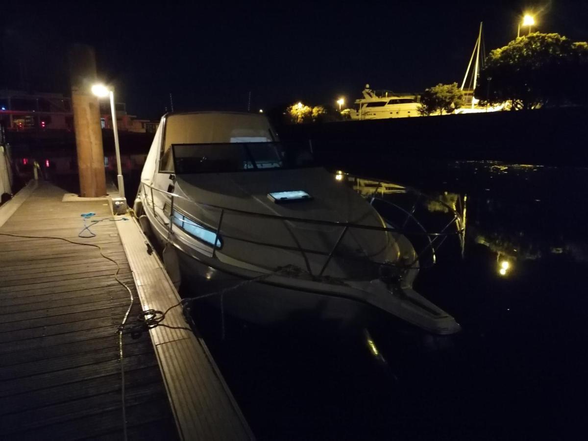 Sejour Insolite Sur Un Yacht. Bateau Hotel A Quai. La Rochelle  Exteriér fotografie